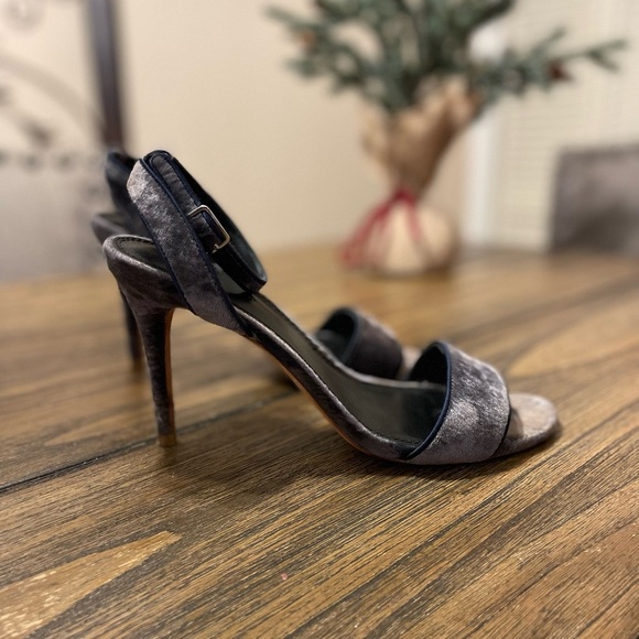 Sandro Nina Dark Blue Velvet T-Strap Sandal Stiletto Heels Size 8.5 Party City - Picture 3 of 11